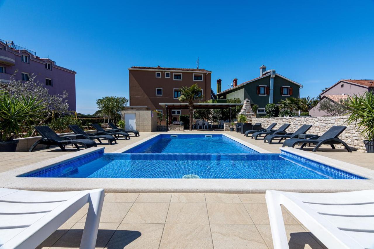 Family Friendly Apartments With A Swimming Pool Valbandon, Fazana - 2201 斯廷佳 外观 照片