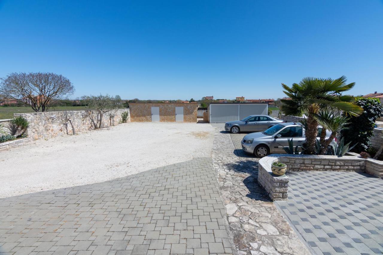 Family Friendly Apartments With A Swimming Pool Valbandon, Fazana - 2201 斯廷佳 外观 照片