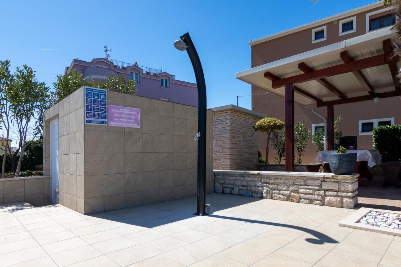 Family Friendly Apartments With A Swimming Pool Valbandon, Fazana - 2201 斯廷佳 外观 照片