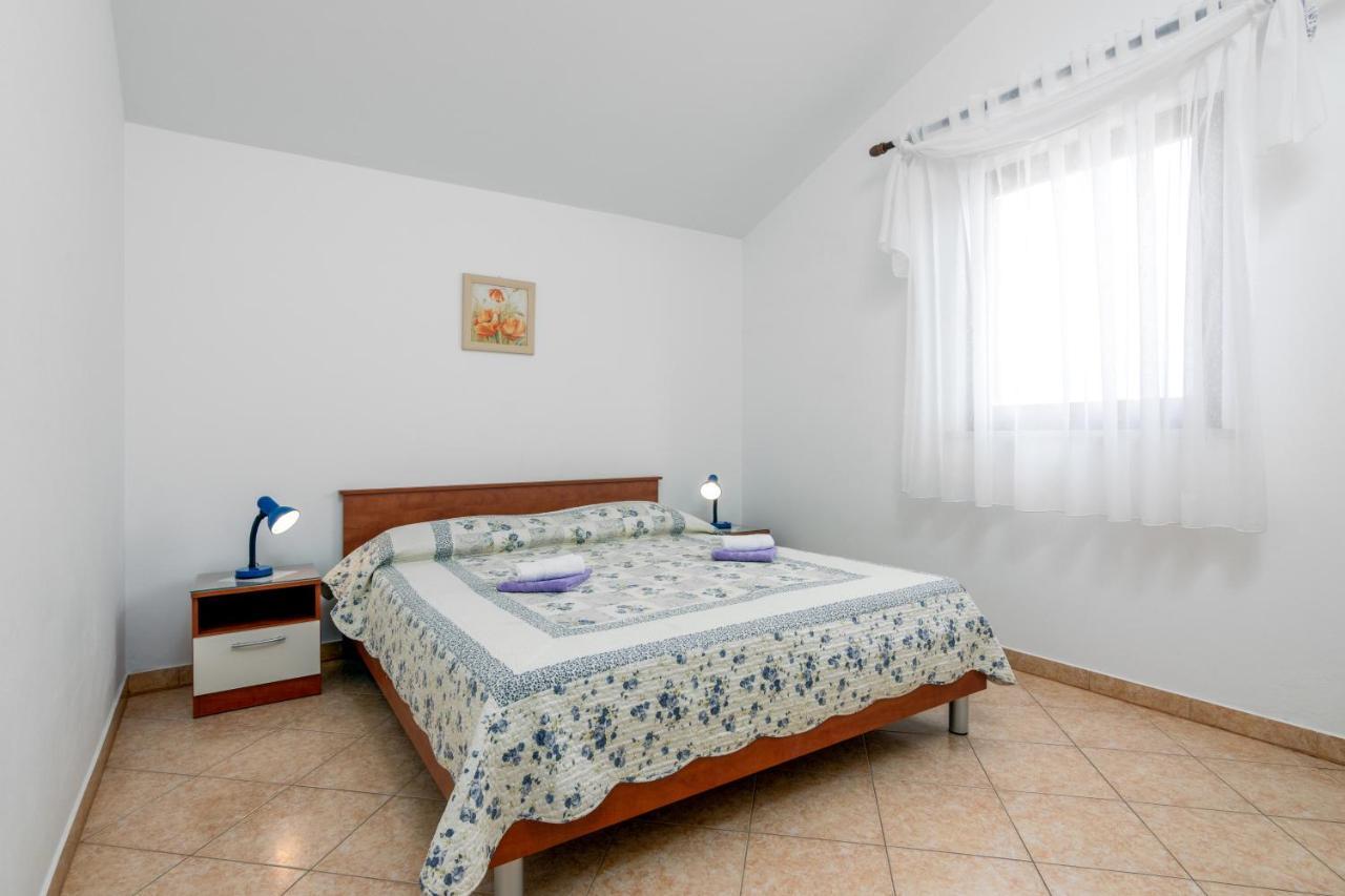 Family Friendly Apartments With A Swimming Pool Valbandon, Fazana - 2201 斯廷佳 外观 照片